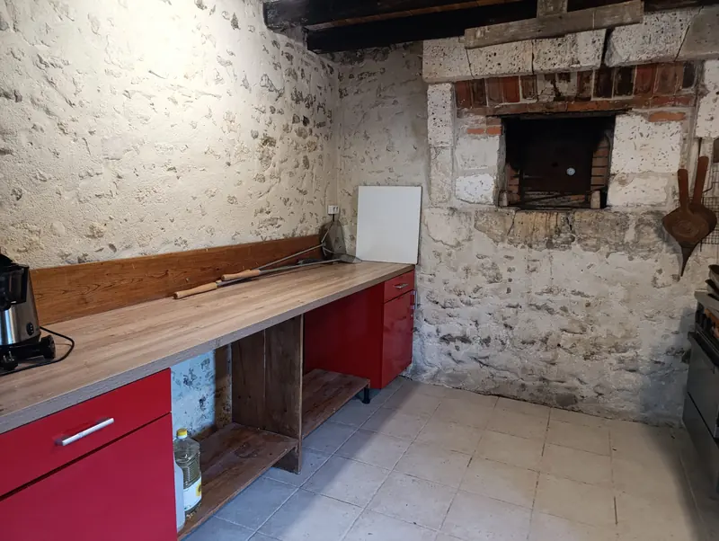 Le four à pain en pierre de la cuisine d'été